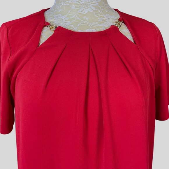 Michael Kors Red Pleated Cut-Out Blouse Gold Chain Accents SS Scoop Neck Med - Picture 2 of 9